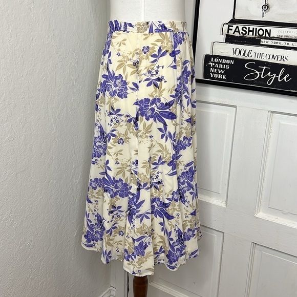 St. John Collection Cream & Purple Floral Silk Blend Skirt Size 8 - Picture 2 of 7